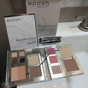 Woosh fold out face makeup set